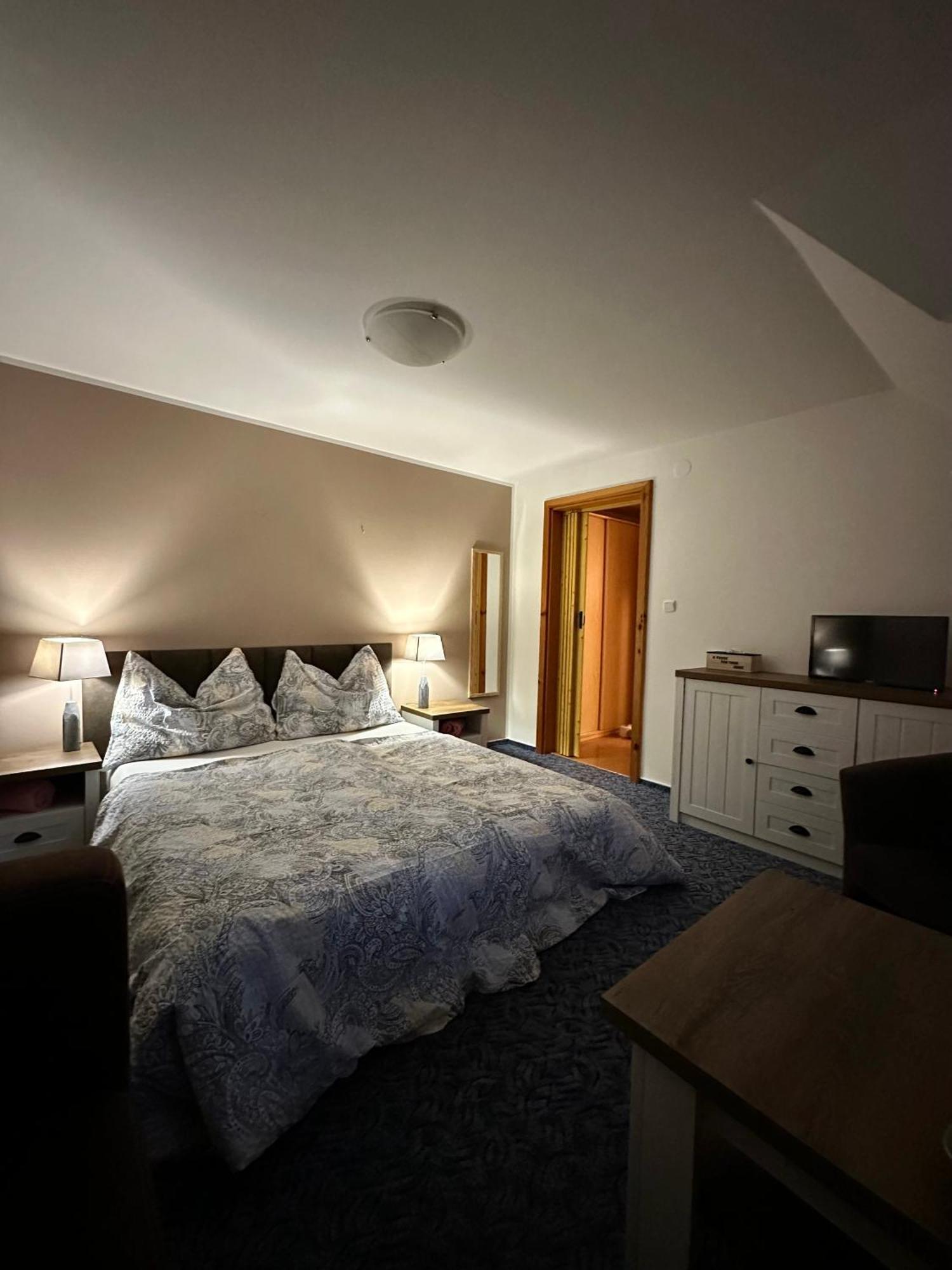 Hotel Penzion Benešov Broumov Exteriér fotografie